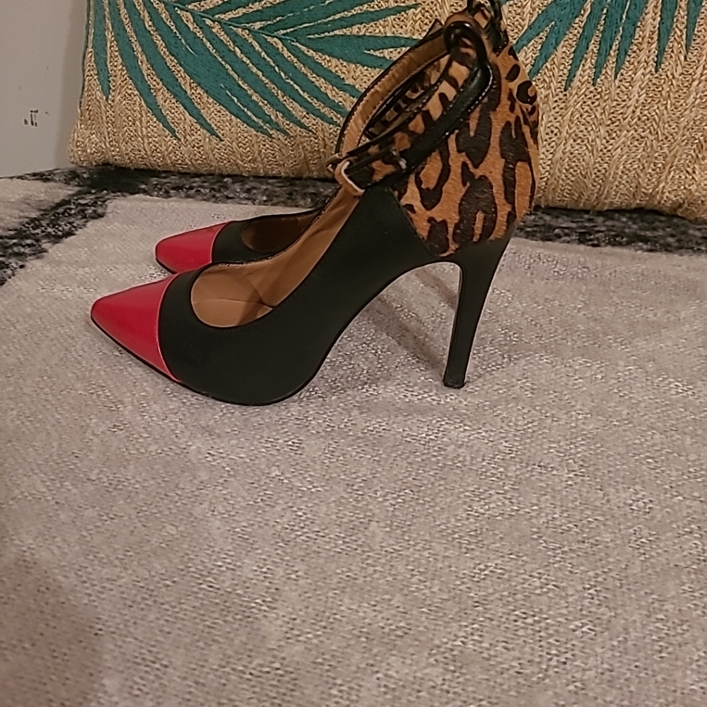 Kelsi Dagger Black Leather Red Tip Animal Hair Pumps  Size 6.5 - Picture 5 of 6